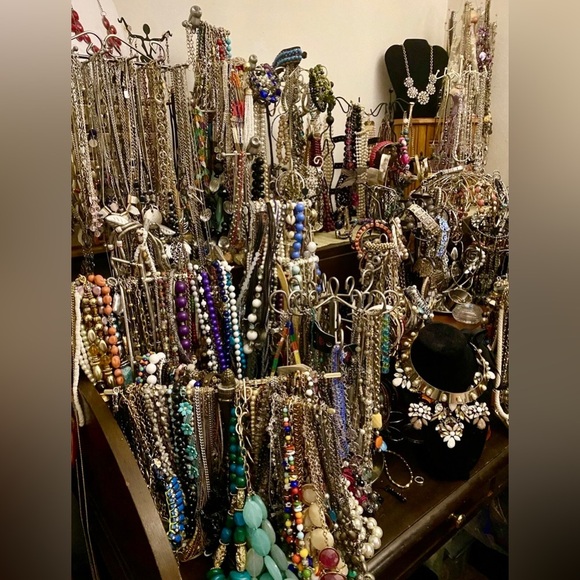 2LBs Vintage Estate Costume Jewelry Lots~ Signed n Unsigned~ Mostly All wearable - Picture 12 of 12